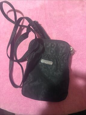 Baggallini Black Textured Crossbody Phone Pouch
